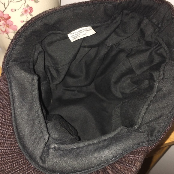 Chocolate brown cap, Cute brim and side buttons. - Picture 4 of 4